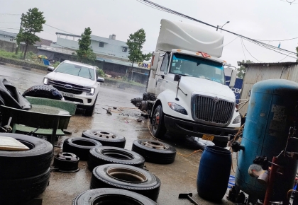 🚗 Cách Kiểm Tra Áp Suất Lốp Ô Tô Đúng Cách – Hướng Dẫn Đầy Đủ Cho Người Mới