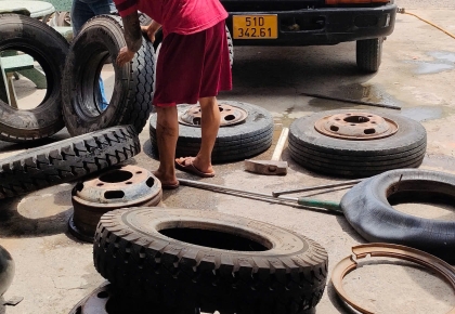 Dịch vụ vá vỏ xe ô tô lưu động tại Bình Dương có mặt 24/24 – Vá Vỏ Lưu Động Đình Văn