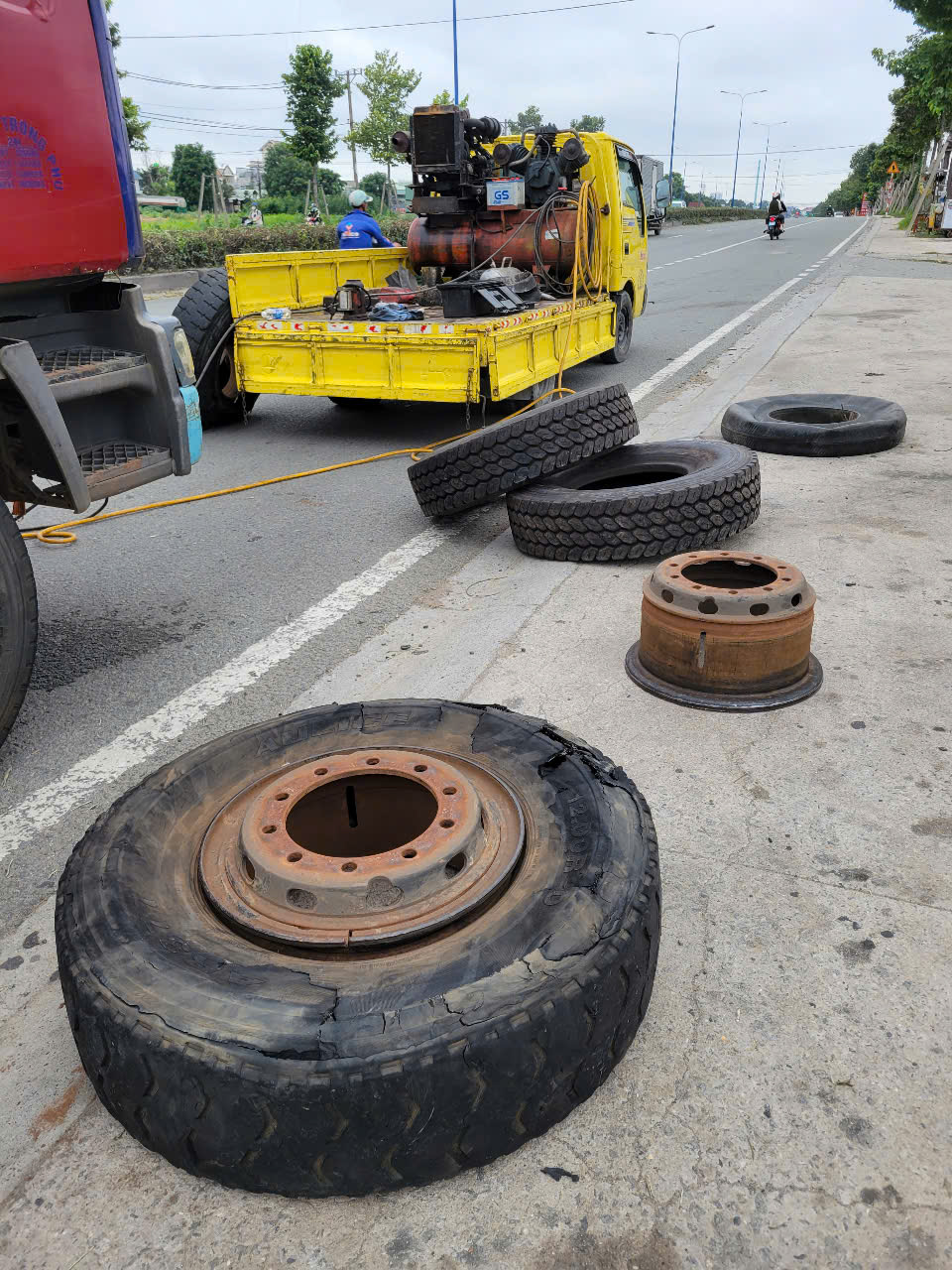 Bảng Giá Vá Vỏ Lưu Động Bình Dương 24/7