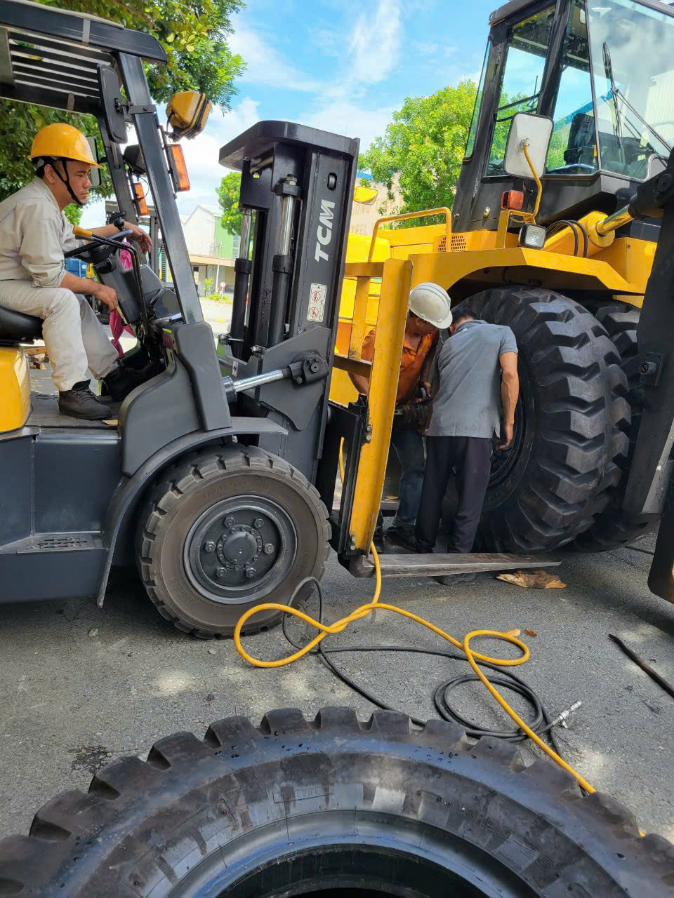 Dấu Hiệu Cần Thay Lốp Xe Ngay – Đừng Để Xảy Ra Tai Nạn Đáng Tiếc